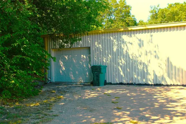 705 N Commercial, Goldthwaite, TX 76844