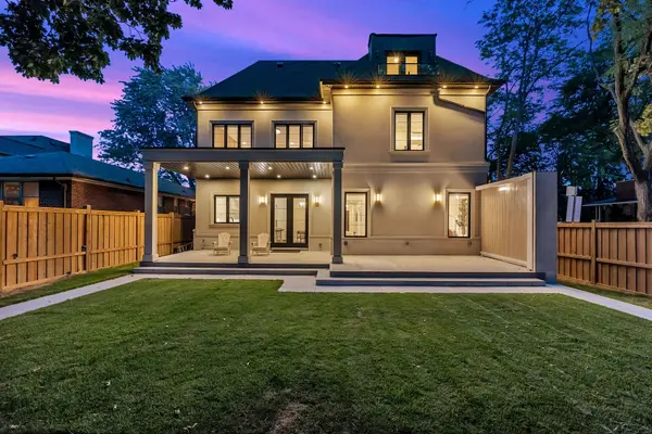 140 Hillmount AVE, Toronto C04, ON M6B 1X8