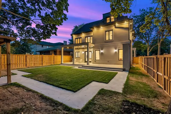 140 Hillmount AVE, Toronto C04, ON M6B 1X8