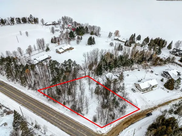 7 Grantham RD, Horton, ON K7V 3Z8