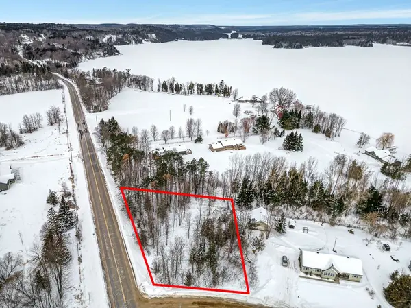 7 Grantham RD, Horton, ON K7V 3Z8