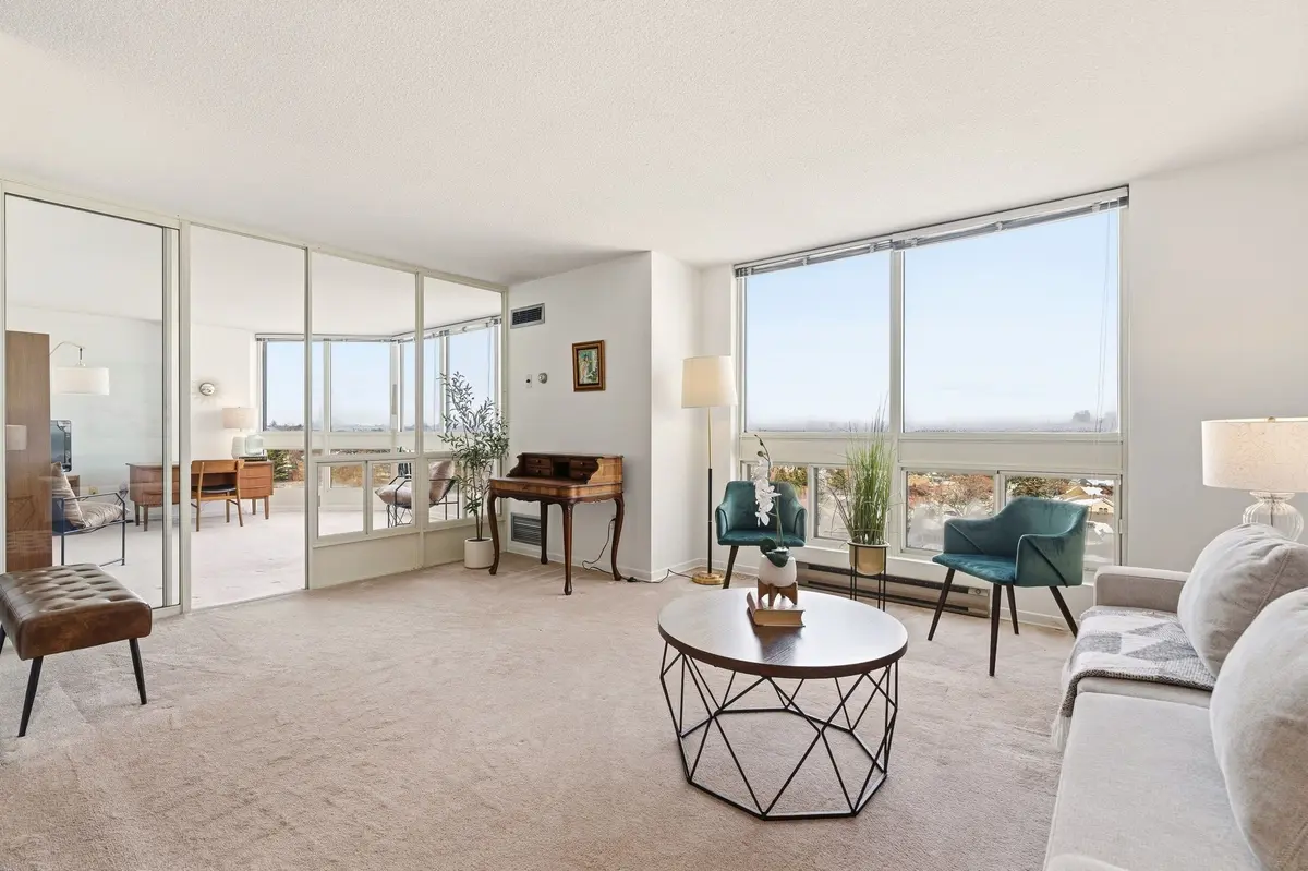 5 Kenneth AVE #1102, Toronto C14, ON M2N 6M7