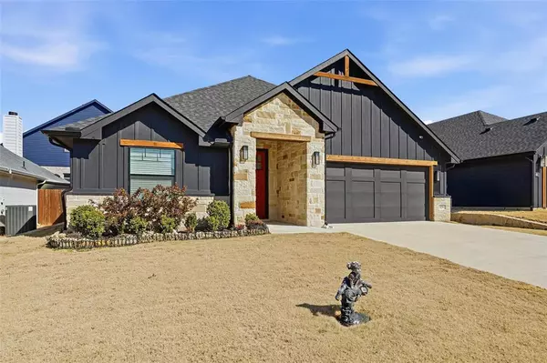 929 Tesslynn Avenue, Godley, TX 76044