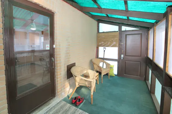 42 Van Stassen BLVD, Toronto W02, ON M6S 2N5