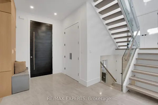 7 Woodvalley DR, Toronto W08, ON M9A 4H2