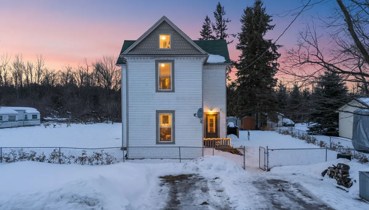 20 Richmond ST W, Kawartha Lakes, ON K0M 2B0