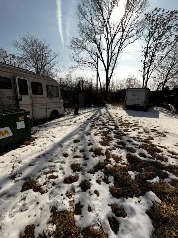 3135 Fenkell ST, Detroit, MI 48238