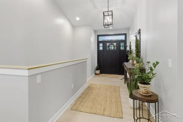 3910 Plumtree LN, Midland, MI 48642