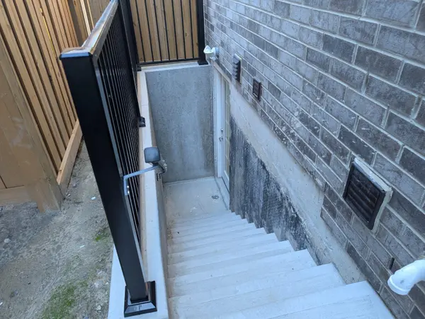 41 Morley CRES #Bsmt, Whitby, ON L1R 0P1