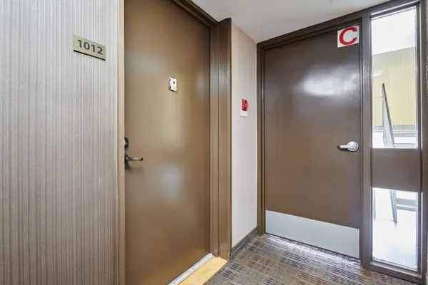 20 Chesterton DR #1012, Cityview - Parkwoods Hills - Rideau Shore, ON K2E 6Z7