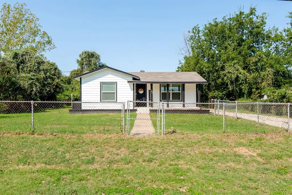 205 Oregon Avenue, Azle, TX 76020