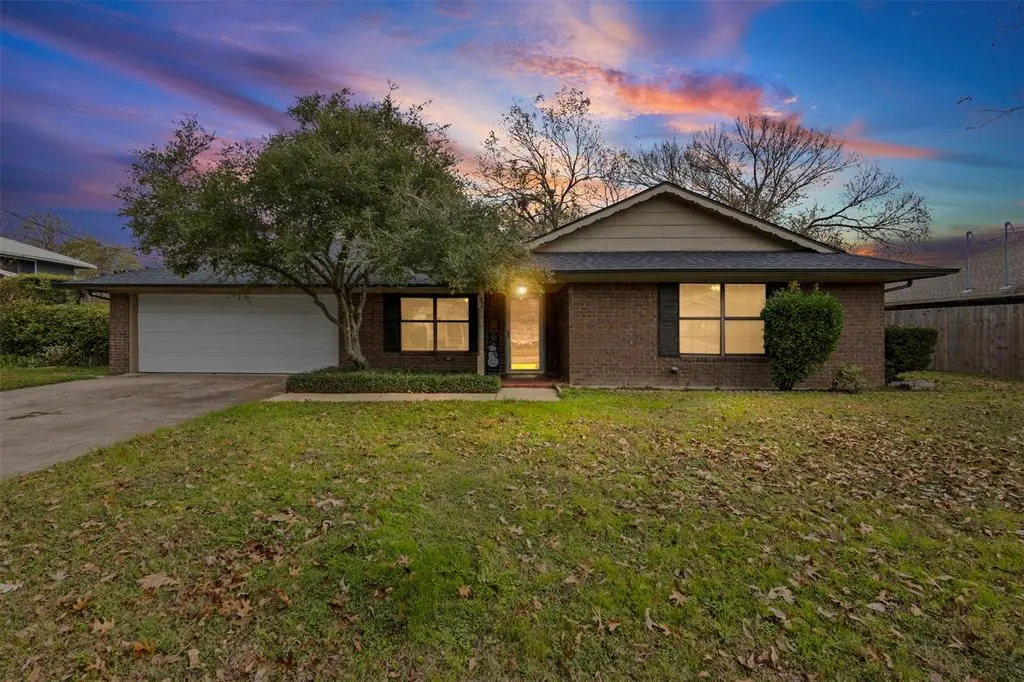 602 N Clay Street, Ennis, TX 75119