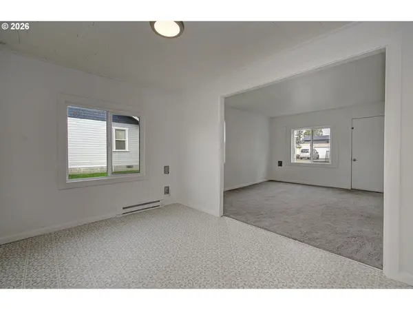 816 COWEEMAN LN, Kelso, WA 98626