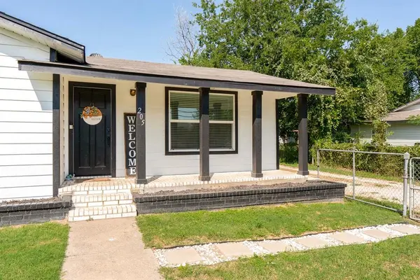 205 Oregon Avenue, Azle, TX 76020