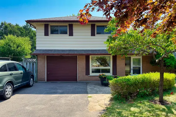 3028 Eva DR, Burlington, ON L7N 2K4