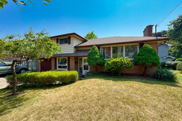 3028 Eva DR, Burlington, ON L7N 2K4