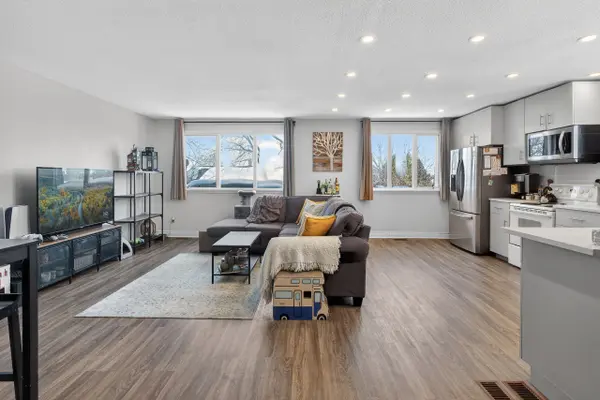 8 Oberon ST, Bells Corners And South To Fallowfield, ON K2H 7X7