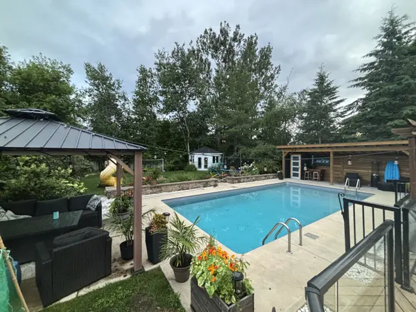 6 Stroughton CRES, Stittsville - Munster - Richmond, ON K0A 3P0