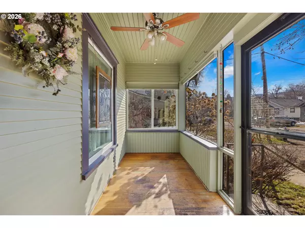 La Grande, OR 97850,1305 9TH ST