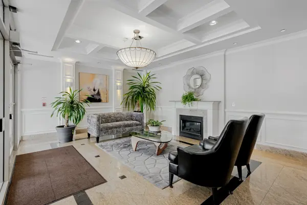 130 Pond DR #103, Markham, ON L3T 7W5