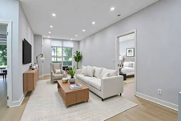 130 Pond DR #103, Markham, ON L3T 7W5