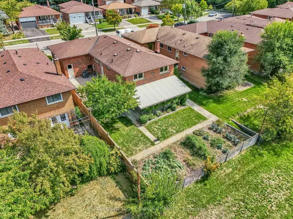 6 Hentob CT, Toronto W10, ON M9V 2X1