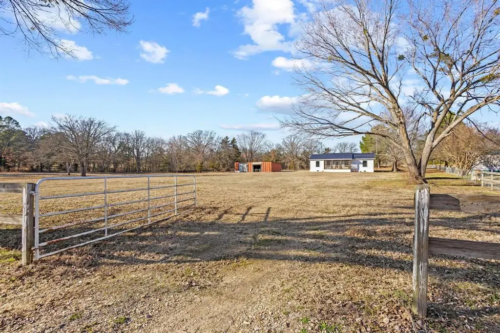 4572 County Road 2700, Telephone, TX 75488