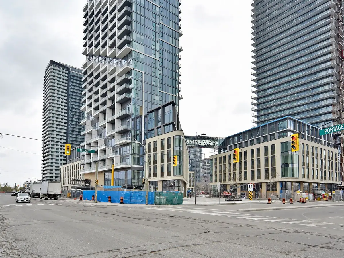 1000 Portage Pkwy #305, Vaughan, ON L4K 0L1