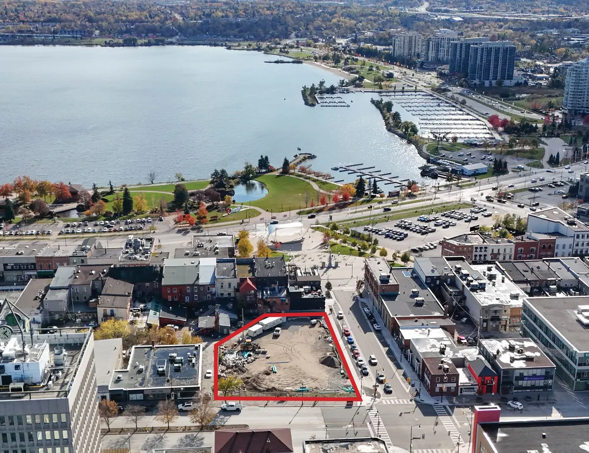 49* Collier ST, Barrie, ON L4M 1G7