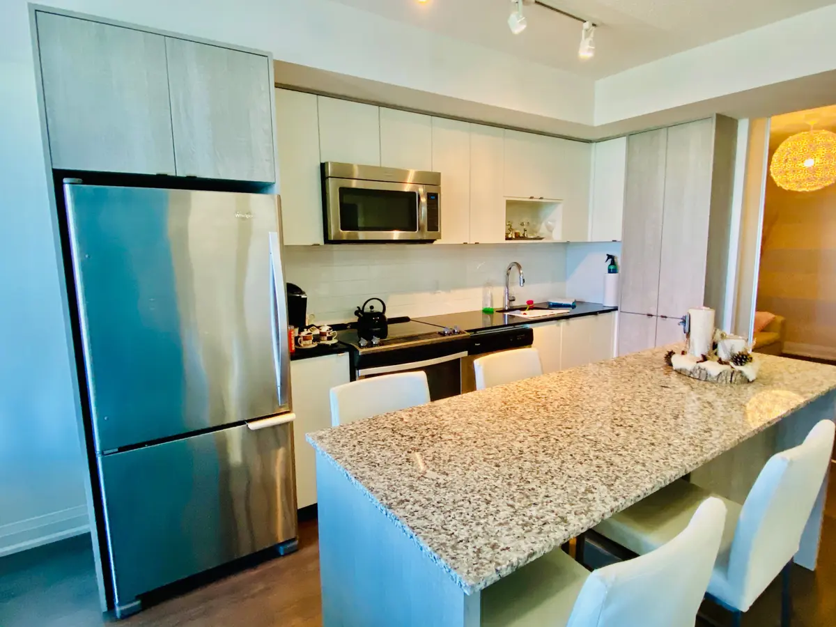 9 Valhalla Inn RD #1611, Toronto W08, ON M9B 0B2