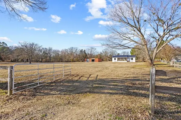 4572 County Road 2700, Telephone, TX 75488