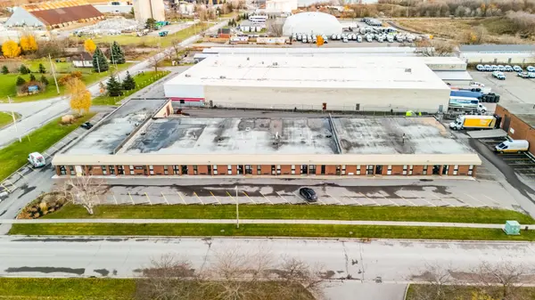 391 Marwood DR #9, Oshawa, ON L1H 7P8