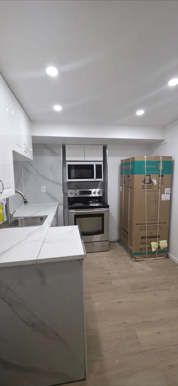 582 Strouds LN, Pickering, ON L1V 4S6