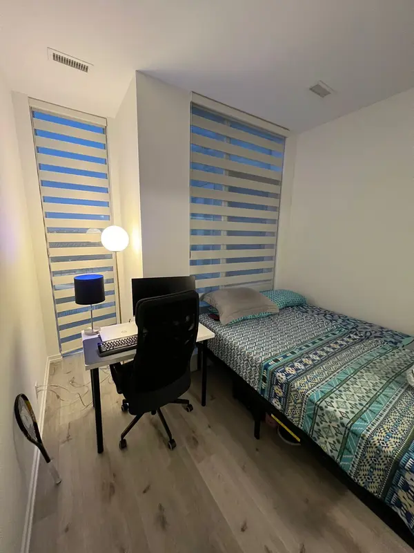 1000 Portage Pkwy #305, Vaughan, ON L4K 0L1