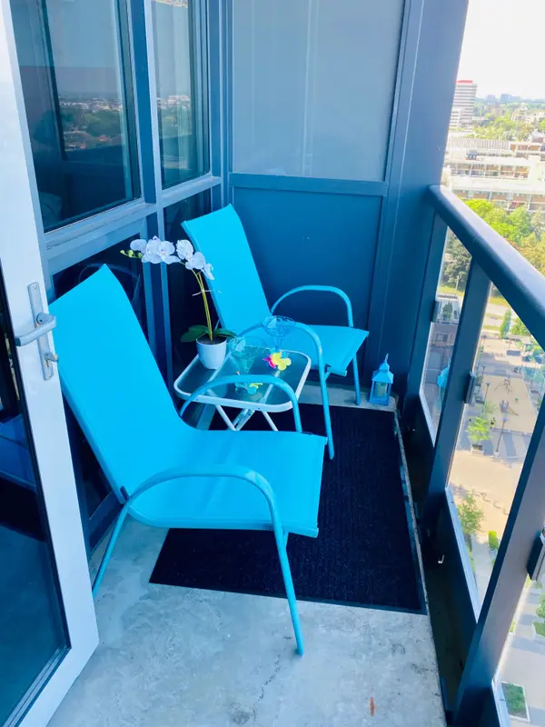 9 Valhalla Inn RD #1611, Toronto W08, ON M9B 0B2