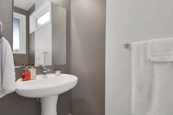 985 West Village SQ, London North, ON N6H 5J9