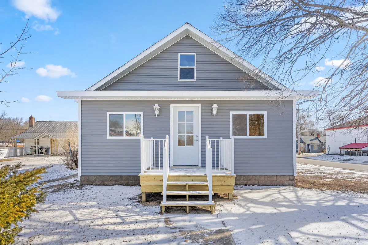 297 S Cass ST, Aetna Twp, MI 49336