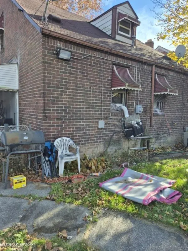 10529 Duprey ST, Detroit, MI 48224