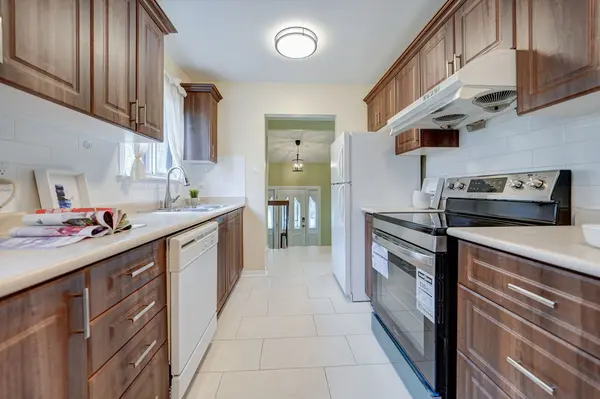 9 Snowshoe CRES, Markham, ON L3T 4M5