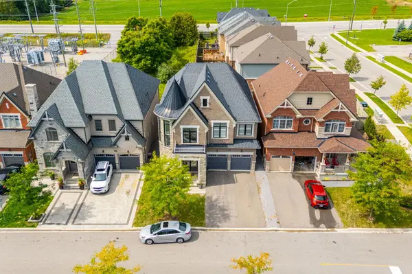 6 Leaden Hall DR, East Gwillimbury, ON L0G 1R0