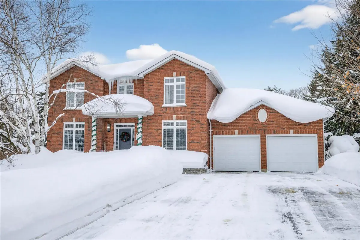 2 Forest Hill DR, Springwater, ON L9X 0J4