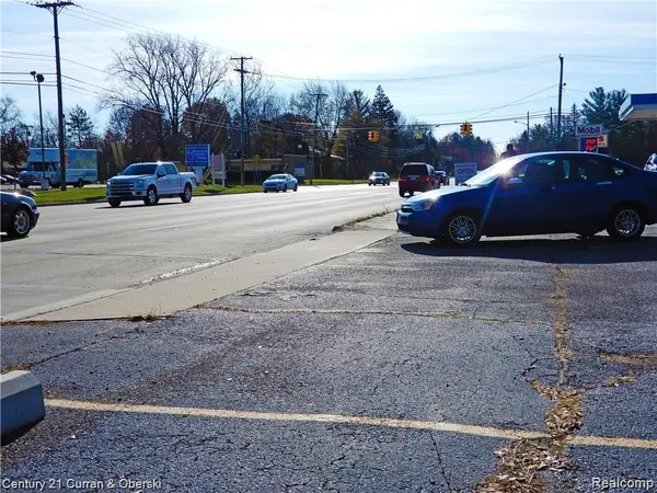 2720 S NEWBURGH RD, Westland, MI 48186