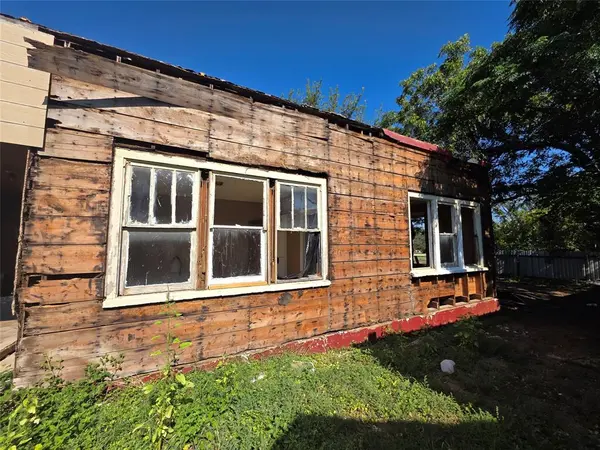 1100 E Walker Street, Breckenridge, TX 76424