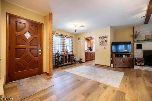 16 Dogwood Ln, Washington Twp., NJ 07882