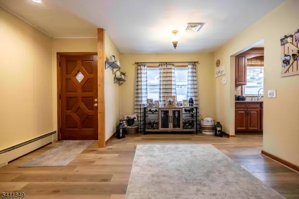 16 Dogwood Ln, Washington Twp., NJ 07882