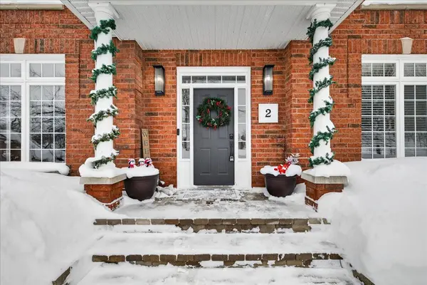 2 Forest Hill DR, Springwater, ON L9X 0J4