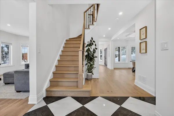 2 Forest Hill DR, Springwater, ON L9X 0J4