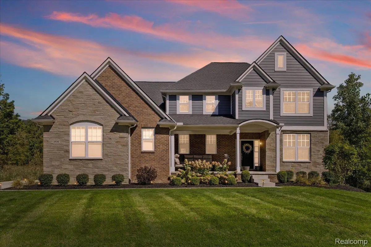 1930 Thorncrest CT, Commerce Charter Township, MI 48382