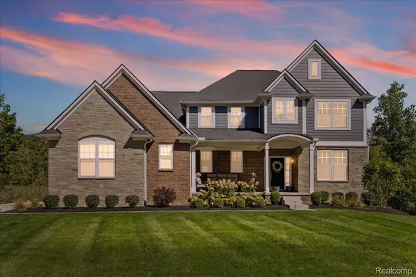 1930 Thorncrest CT, Commerce Charter Township, MI 48382