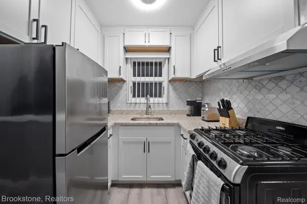 141 FERNDALE AVE, Rochester, MI 48307